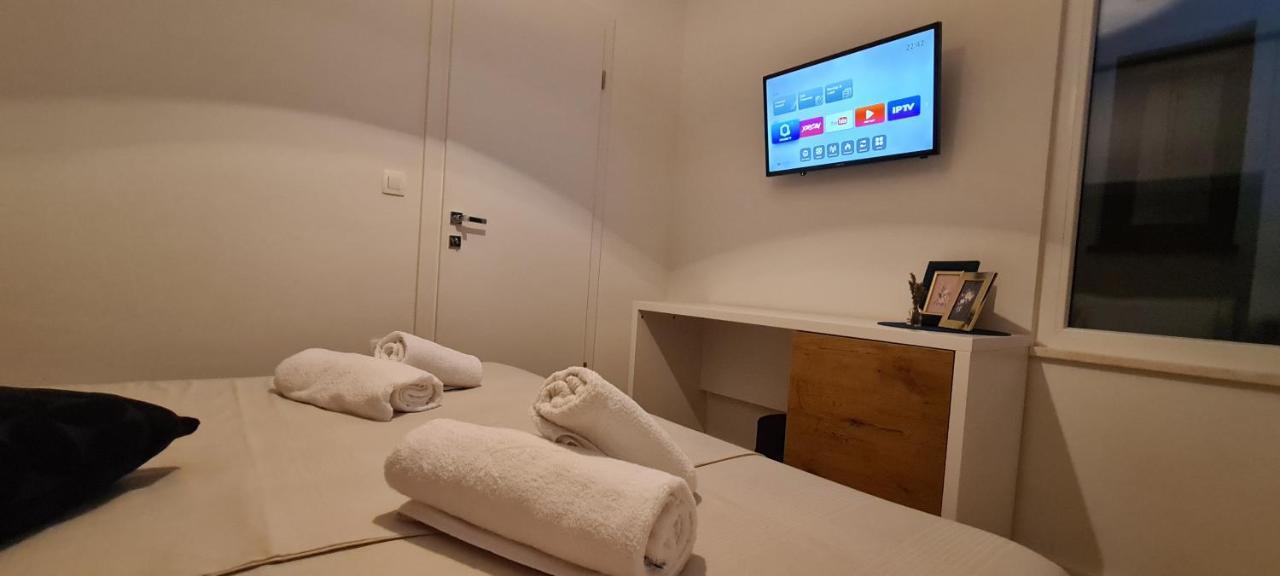 Apartman Marcelina 1 With Private Pool โตรกีร์ ภายนอก รูปภาพ