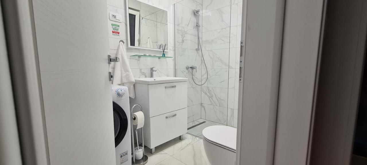 Apartman Marcelina 1 With Private Pool โตรกีร์ ภายนอก รูปภาพ