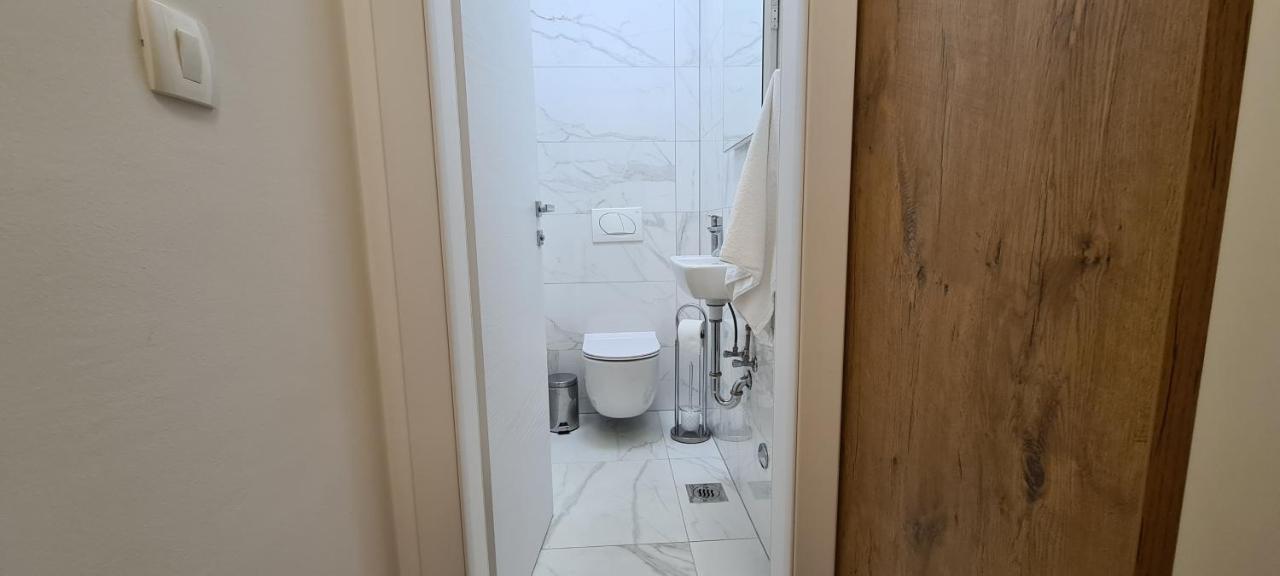 Apartman Marcelina 1 With Private Pool โตรกีร์ ภายนอก รูปภาพ