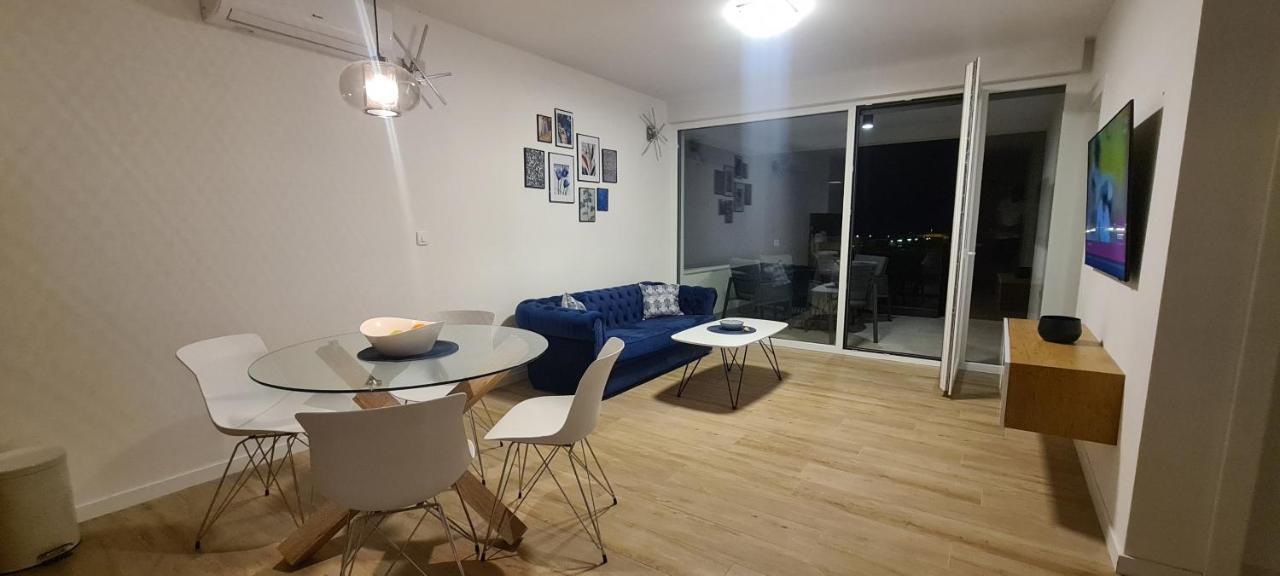 Apartman Marcelina 1 With Private Pool โตรกีร์ ภายนอก รูปภาพ