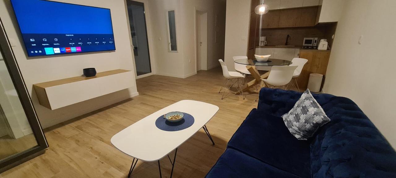 Apartman Marcelina 1 With Private Pool โตรกีร์ ภายนอก รูปภาพ